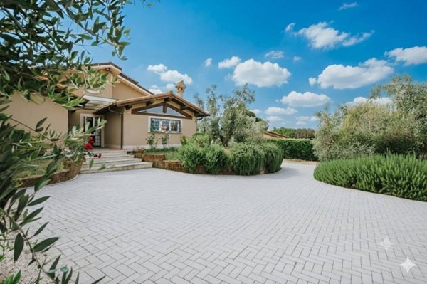 casa indipendente in vendita a Formello in zona Le Rughe