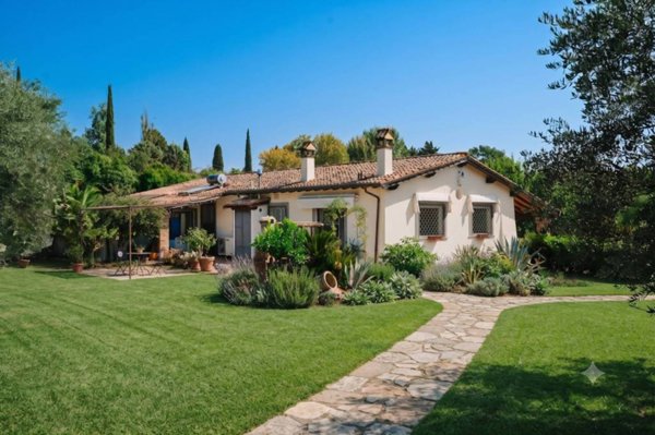 casa indipendente in vendita a Formello in zona Le Rughe