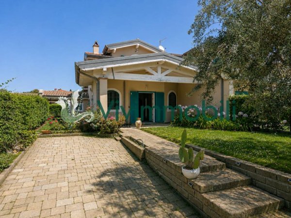 casa indipendente in vendita a Formello in zona Le Rughe