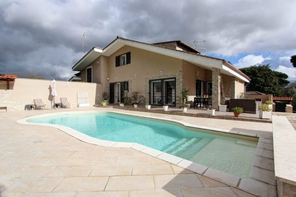 casa indipendente in vendita a Formello in zona Le Rughe