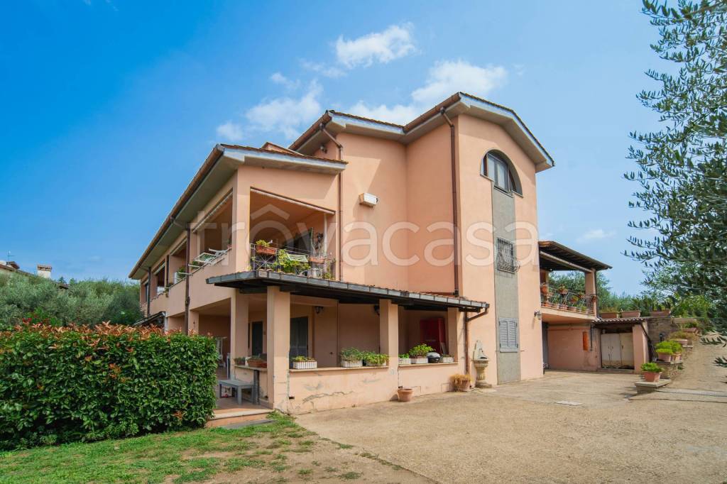 casa indipendente in vendita a Formello