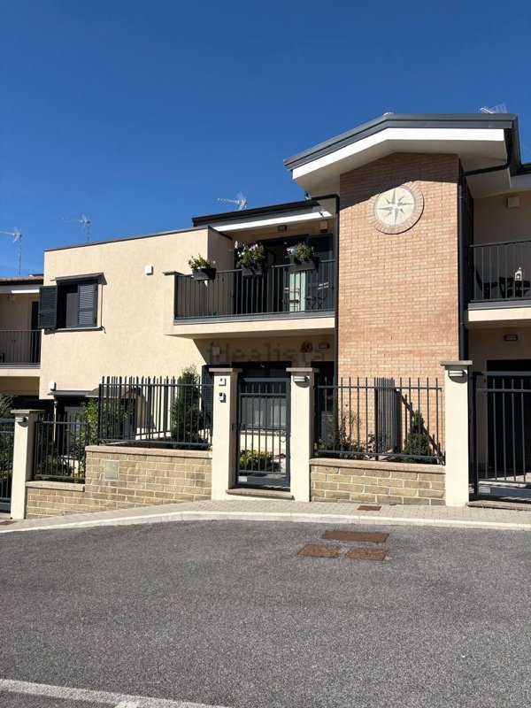 casa indipendente in vendita a Formello in zona Le Rughe