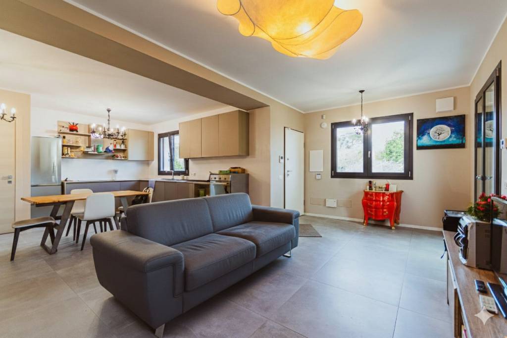 casa indipendente in vendita a Formello in zona Le Rughe