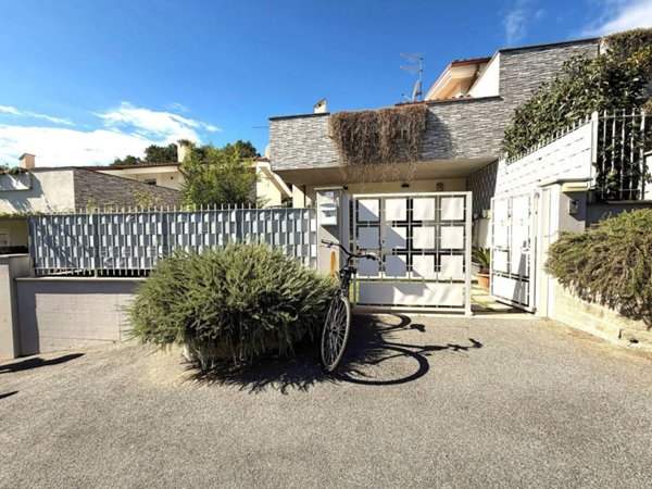 casa indipendente in vendita a Formello in zona Le Rughe