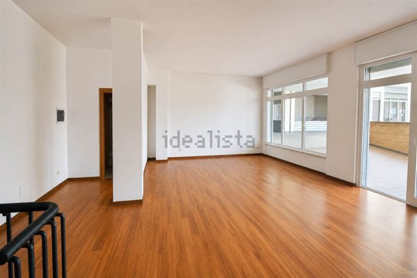 locale commerciale in vendita a Formello in zona Le Rughe
