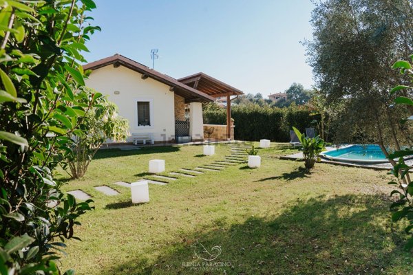 casa indipendente in vendita a Formello in zona Le Rughe