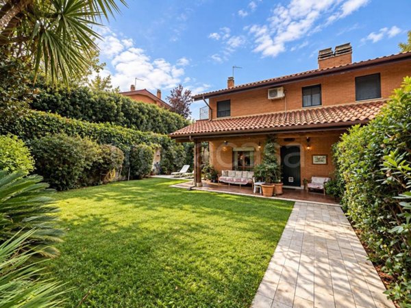 casa indipendente in vendita a Formello in zona Le Rughe