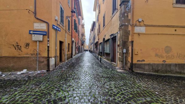 locale di sgombero in vendita a Frascati