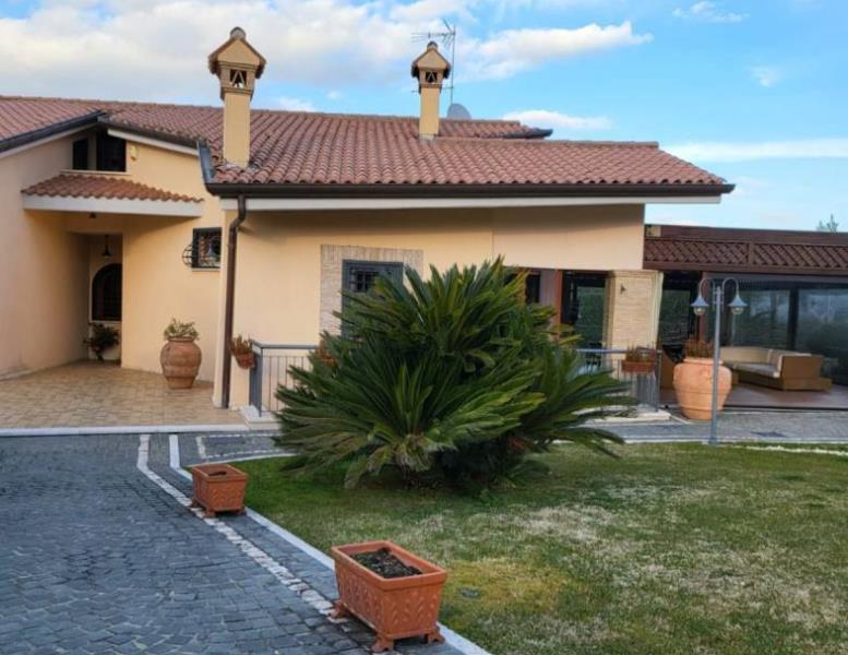 casa indipendente in vendita a Frascati