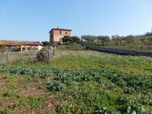 terreno edificabile in vendita a Frascati in zona Prataporci