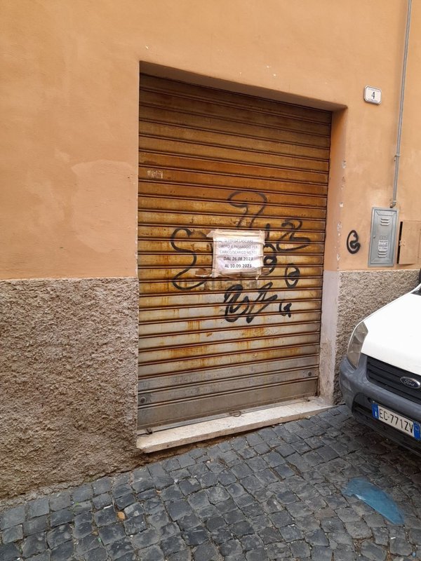 locale di sgombero in vendita a Frascati