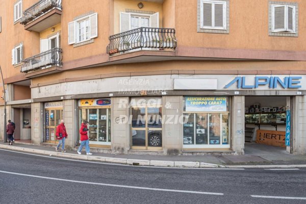 locale commerciale in vendita a Frascati