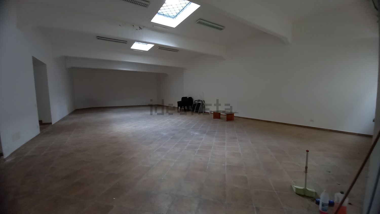 locale di sgombero in vendita a Frascati