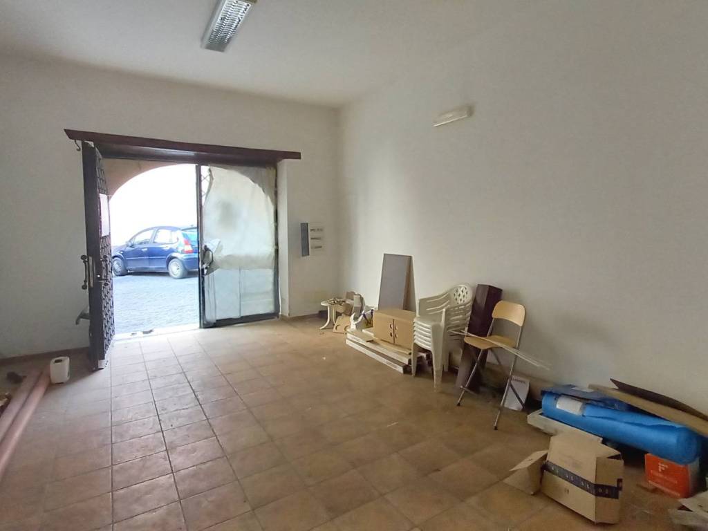 locale di sgombero in vendita a Frascati