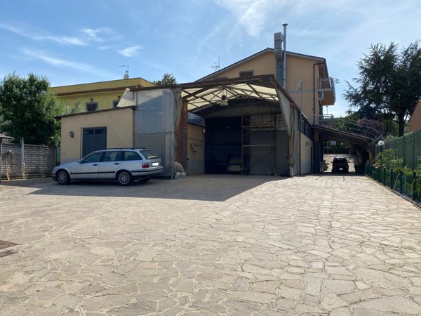 capannone in vendita a Frascati