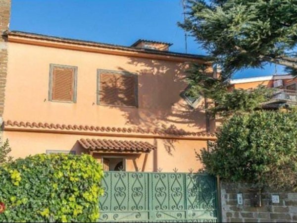 appartamento in vendita a Frascati in zona Cisternole