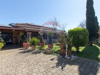 casa indipendente in vendita a Frascati