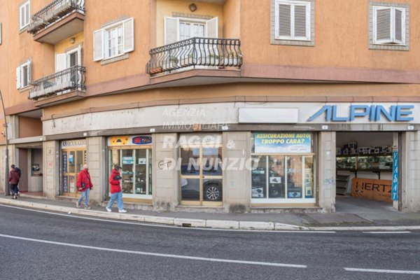 locale commerciale in vendita a Frascati