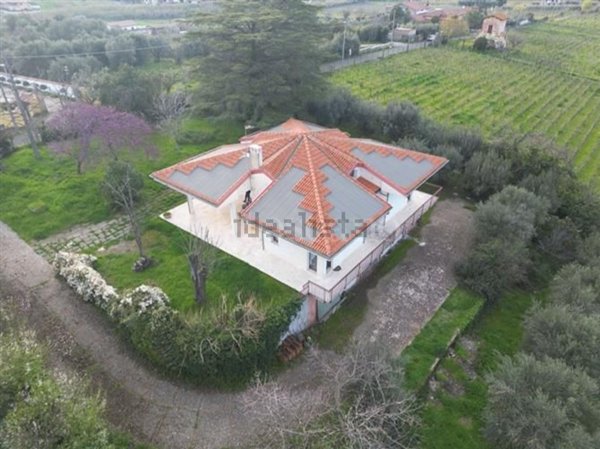 casa indipendente in vendita a Frascati