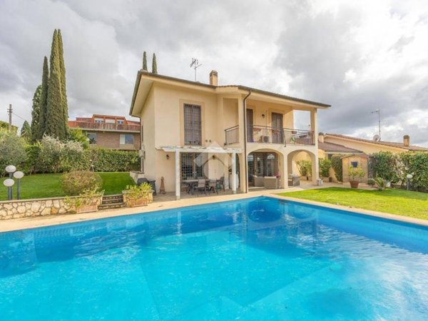 casa indipendente in vendita a Frascati