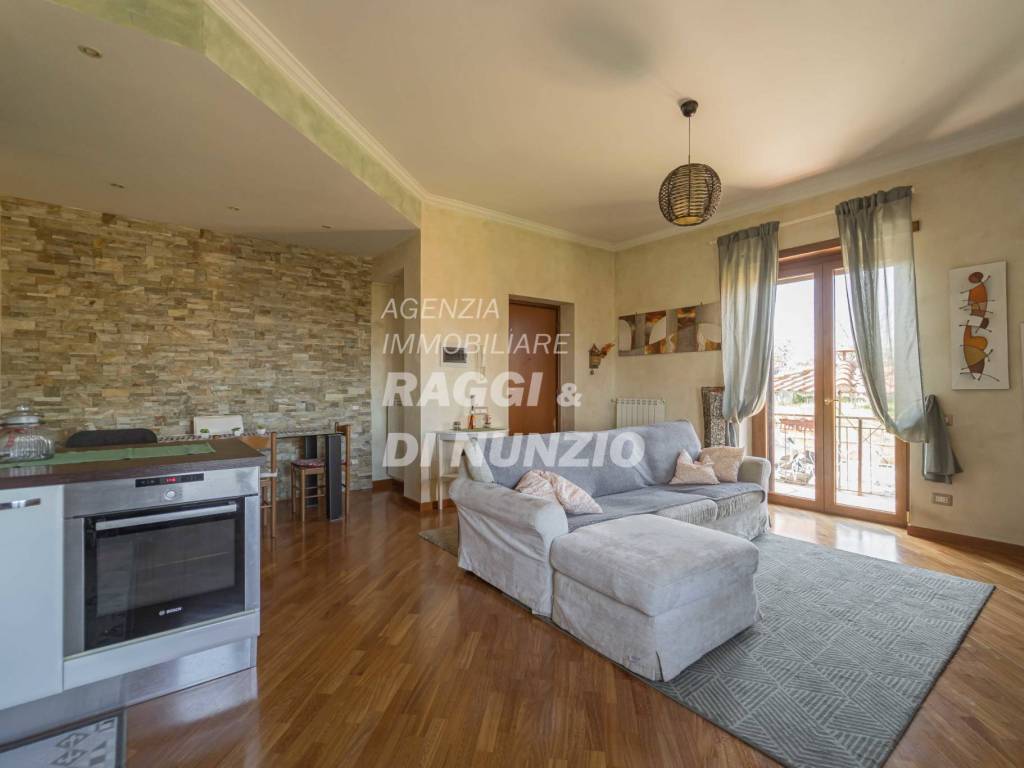 appartamento in vendita a Frascati in zona Cisternole