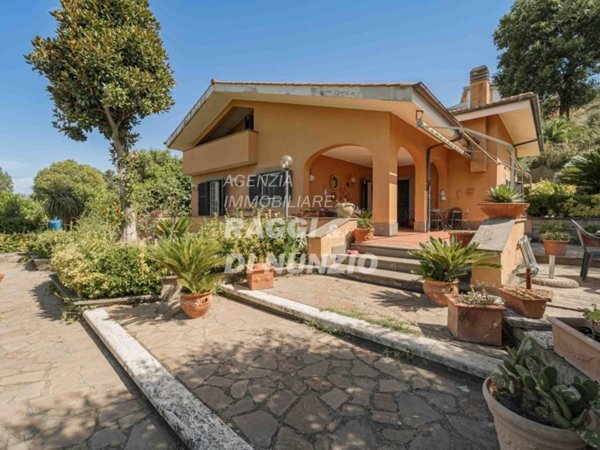 casa indipendente in vendita a Frascati