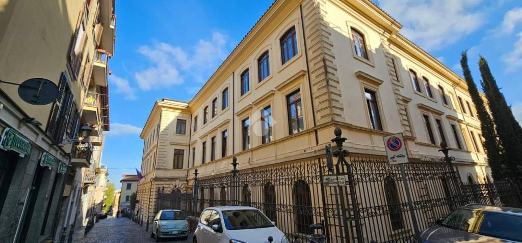 locale commerciale in vendita a Frascati