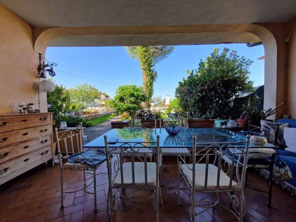 casa indipendente in vendita a Frascati in zona Cisternole