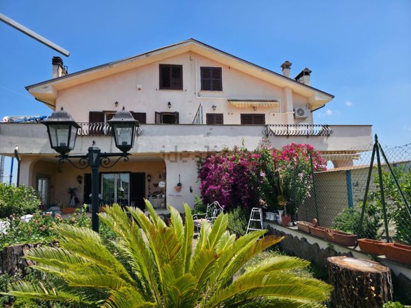 casa indipendente in vendita a Frascati in zona Cisternole