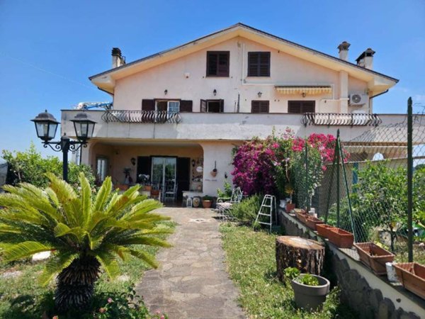 casa indipendente in vendita a Frascati in zona Cisternole