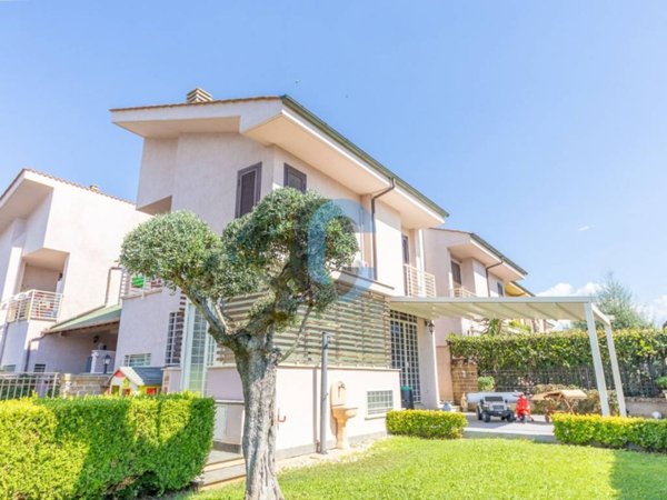 casa indipendente in vendita a Frascati