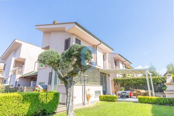 casa indipendente in vendita a Frascati