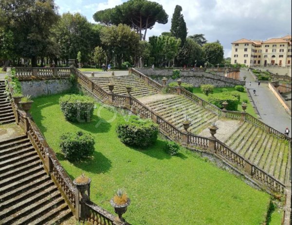locale commerciale in vendita a Frascati