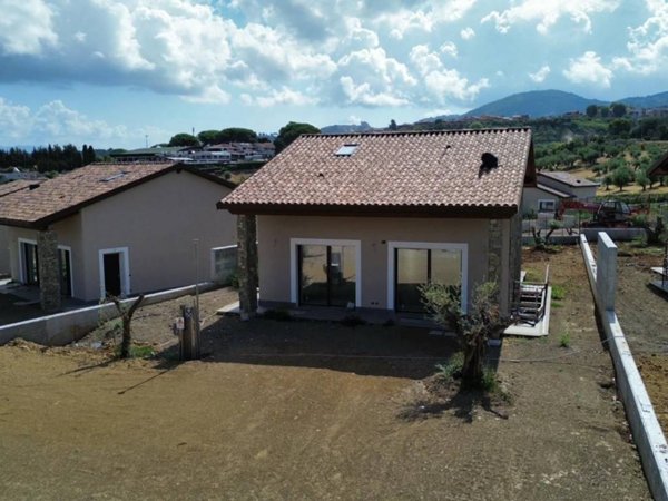 casa indipendente in vendita a Frascati in zona Cisternole