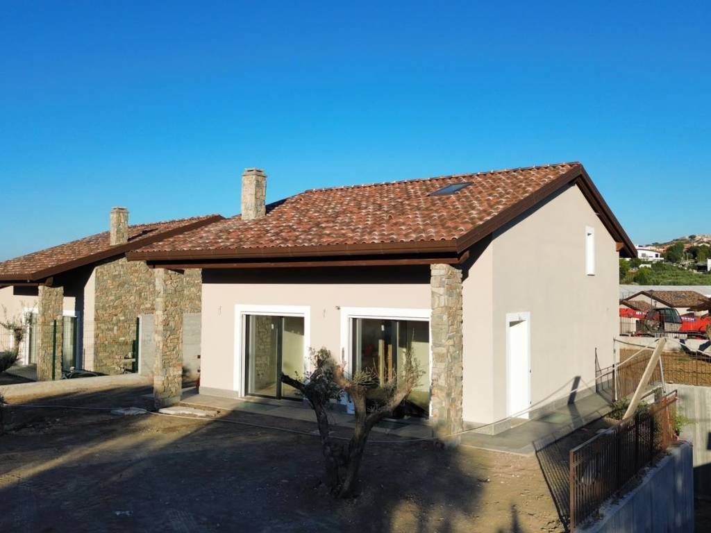 casa indipendente in vendita a Frascati in zona Cisternole