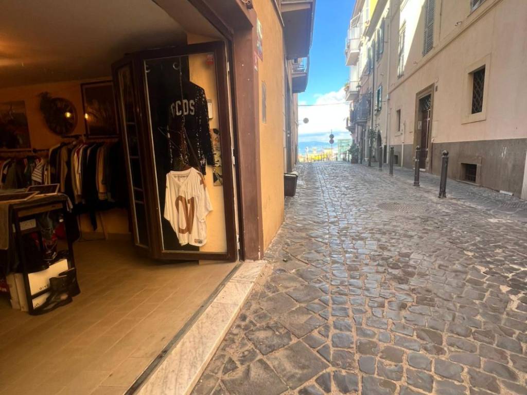 negozio in vendita a Frascati