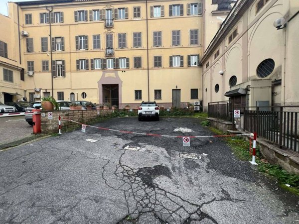 locale commerciale in vendita a Frascati