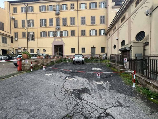 locale commerciale in vendita a Frascati