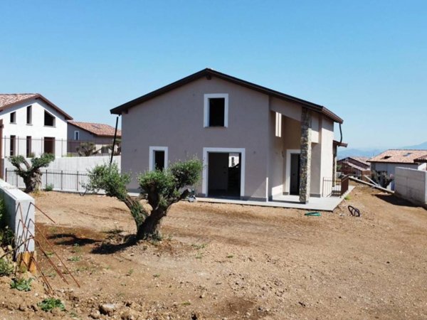 casa indipendente in vendita a Frascati in zona Cisternole