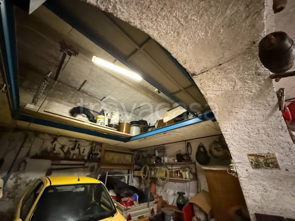 locale commerciale in vendita a Frascati