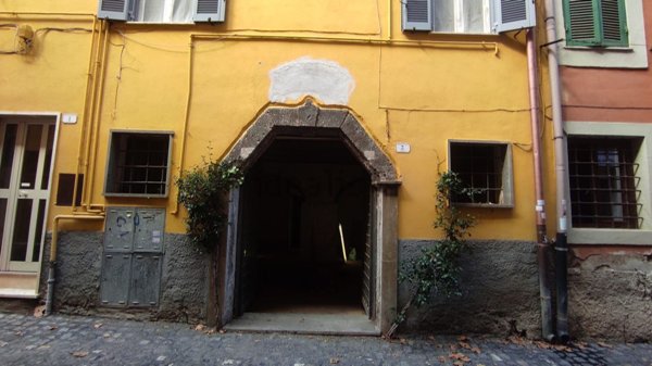 locale commerciale in vendita a Frascati