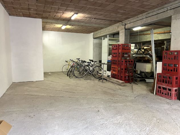 locale commerciale in vendita a Frascati