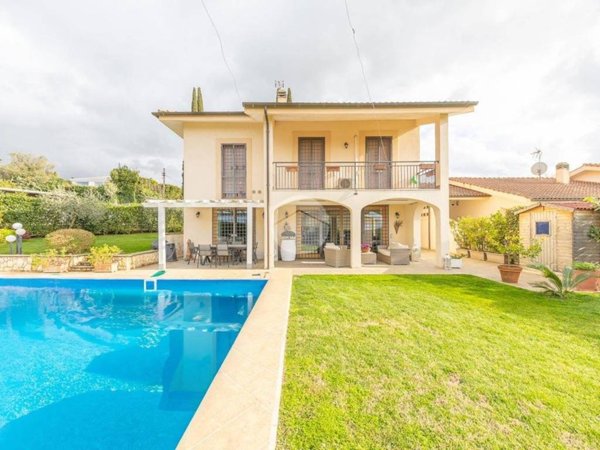 casa indipendente in vendita a Frascati