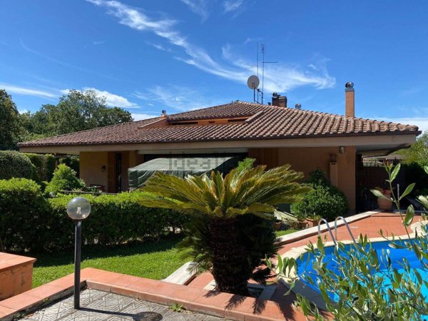 casa indipendente in vendita a Frascati