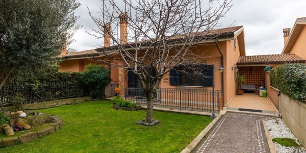 casa indipendente in vendita a Frascati
