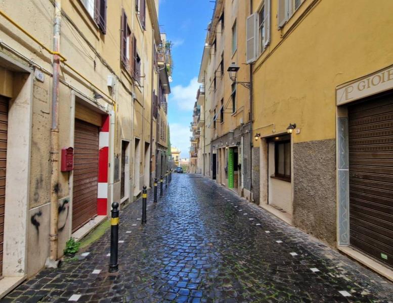 locale di sgombero in vendita a Frascati