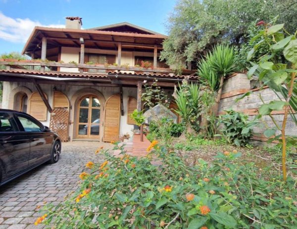 casa indipendente in vendita a Frascati in zona Cisternole