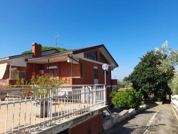 casa indipendente in vendita a Frascati in zona Cisternole