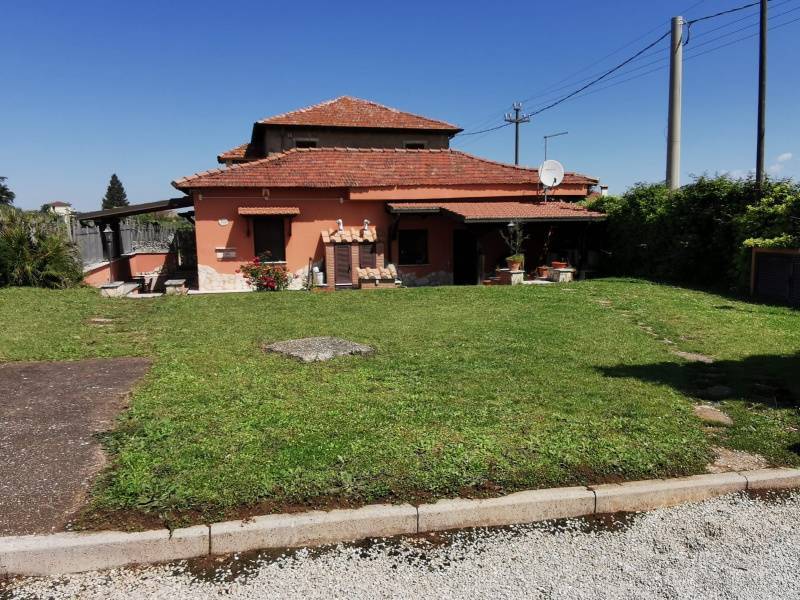 casa indipendente in vendita a Frascati