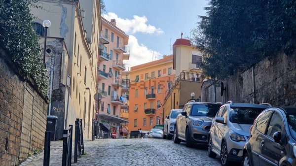 locale di sgombero in vendita a Frascati